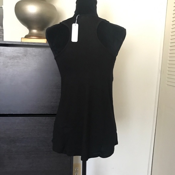 🍰Deep in the Heart" black & sliver graphic top XS - Picture 7 of 7